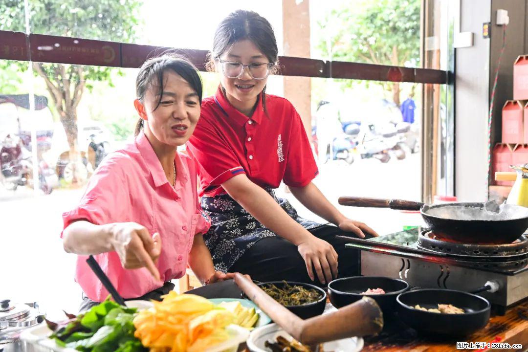 全网追的“扁担女孩”，找了一份暑假工，时薪12元 - 台湾生活资讯 - 台湾28生活网 tw.28life.com
